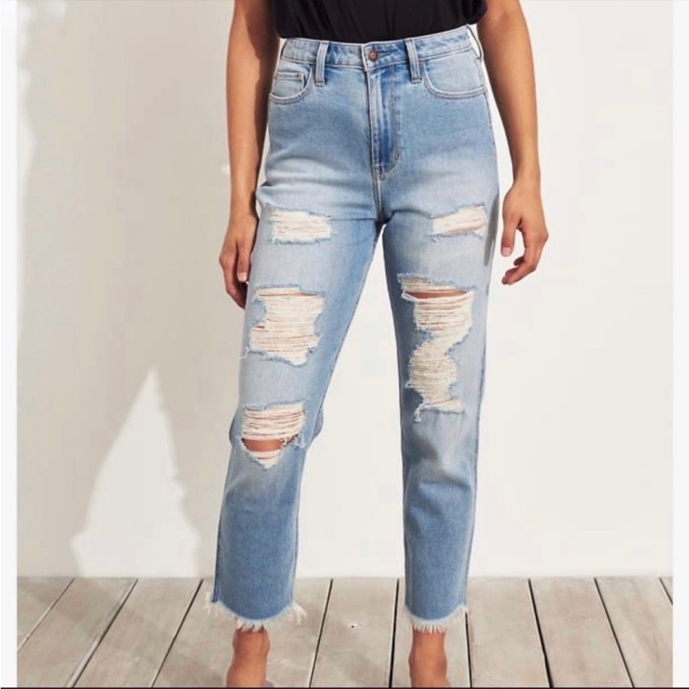 Hollister Curvy Ultra High Rise Mom Jeans Destroyed 3L